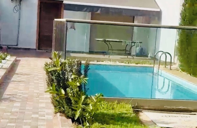 House with swimming pool 7 minutes from the beach by car