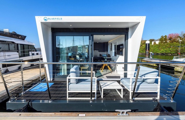 Houseboat at Castlepark Marina, Kinsale Unique on the water living experience