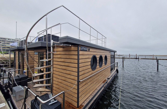Houseboat Fjord del Sol with bio sauna and roof terrace in Wendtorf / Kiel Fjord