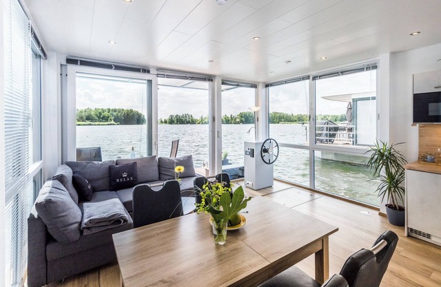 Casa flotante Maris con gran solarium en Zehdenick