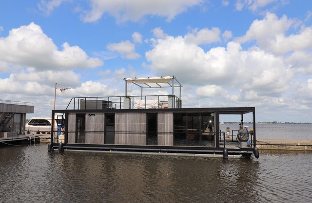 Casa flotante con sauna y fantásticas