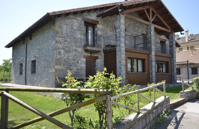 Casas la Ribera. 6 pax estándar . Ordesa