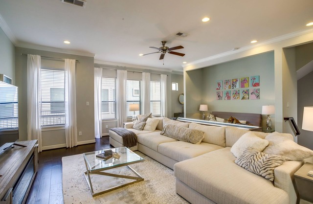 Houston Home w/ Rooftop Patio & Downtown Views!