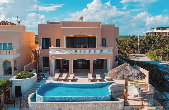 HT: Villa Elegante Con Piscina Infinita Privada Para 14 P.