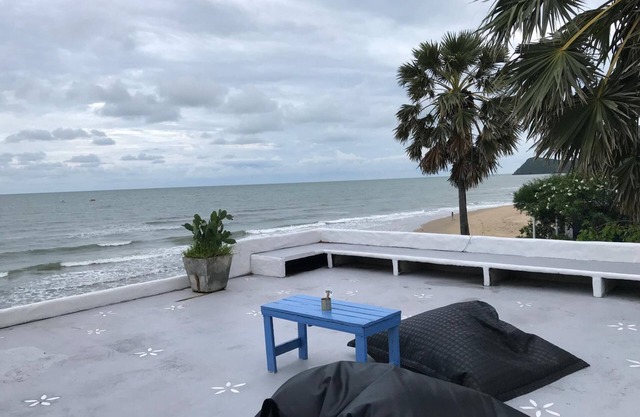 Hua Plee Lazy Beach