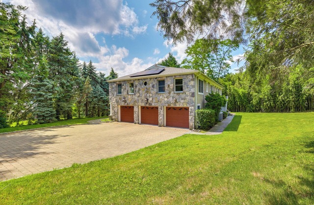 Briarcliff Manor Estate w/ Hudson River Views