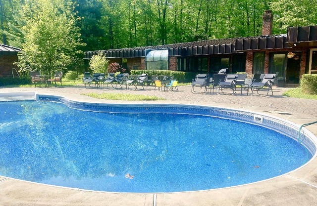 14 Acre / 5000 Sqft / 22 Camas Private Estate Pool Hot Tub Juegos de fuego LOTS Spaces!