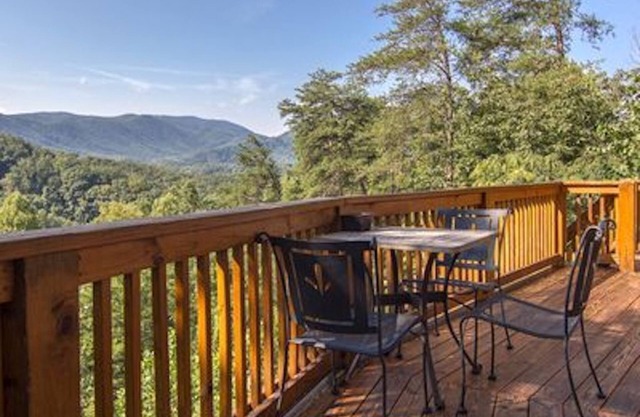 Enormes terrazas con A + Vistas-Bañera de hidromasaje-Firepl-Camas King-WiFi-Solo 2 millas de Parkway