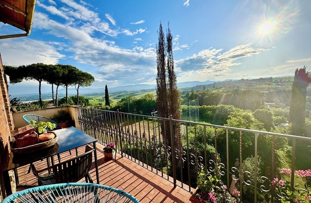 Encantadora villa de 6 dormitorios en la frontera de Umbria Toscana. Vistas impresionantes. Vida local