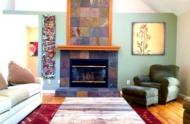 6-BD 5-BA Lodge. 1. 5 millas a la ciudad, 4400 pies cuadrados, vistas al monte, duerme 12-18, mascotas OK!