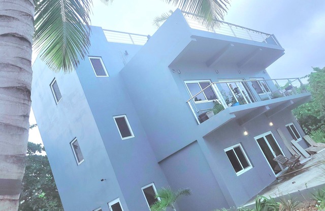 Huge modern Beach Villa dream 4 stories 360 views reef and lagoon