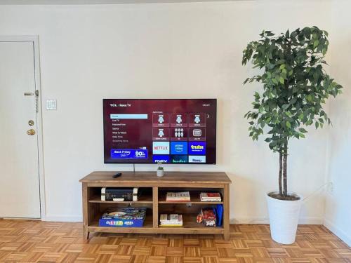Huge Place Minutes from NYC Parking Available