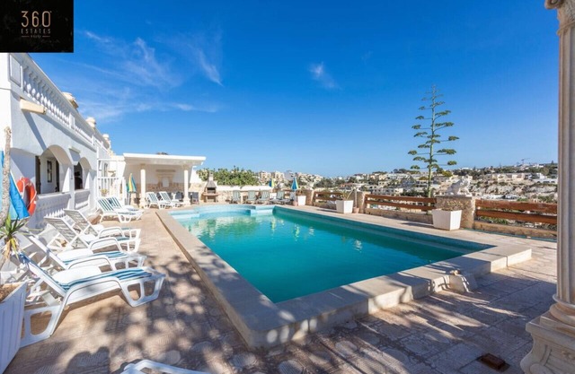 Huge Villa with Pool, BBQ and Spectacular Views