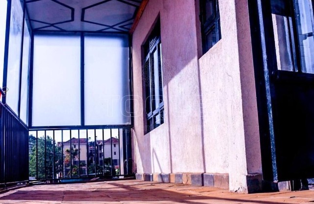 Humming-Cage Studios & Suites
