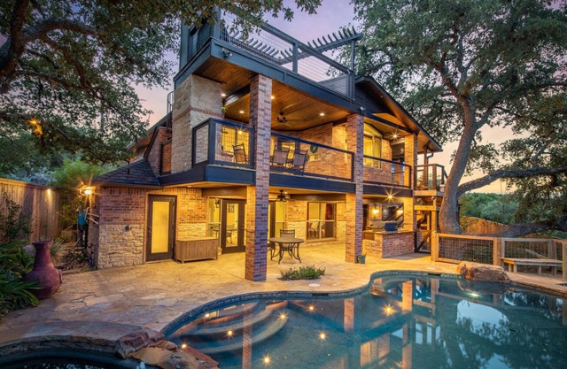 Lakeside Hideaway- Canyon Lake Waterfront con piscina climatizada y bañera de hidromasaje.