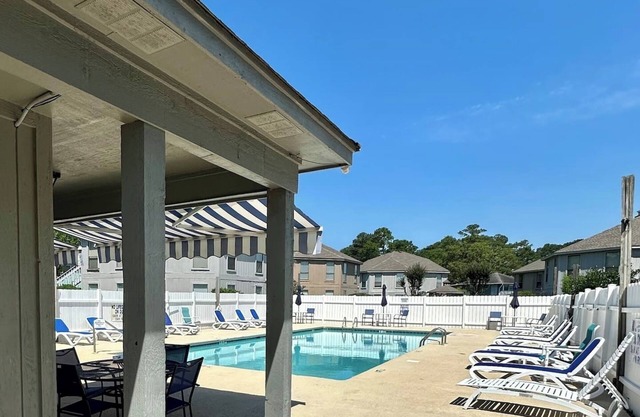 Hummingbird's Comfortable Ground Floor Condo w/State Park Pass - Bring the Pup!