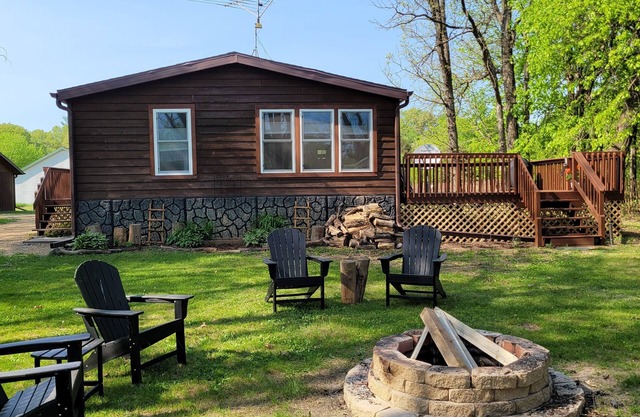 Private Home,1+acre,nearWIDells,on small lake,private pier,FREE FIREWOOD,firepit