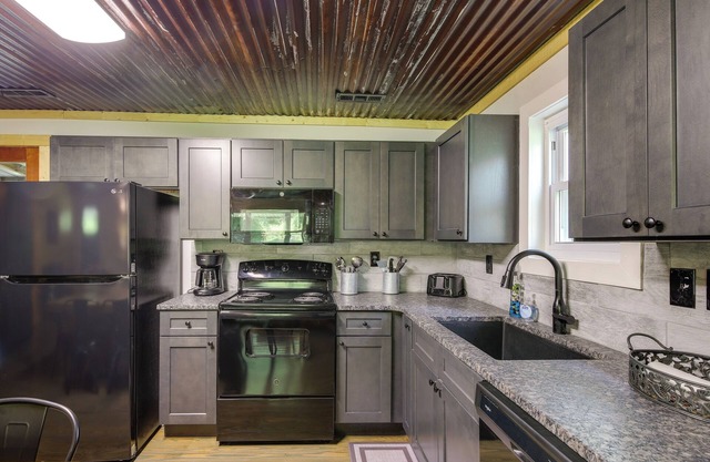 Huntsville Vacation Rental w/ Hiking & ATV Trails!