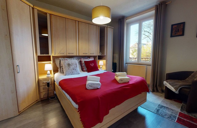 Gîte-Rue de l'Est-Apartamento-Baño para personas con movilidad reducida-Vista...