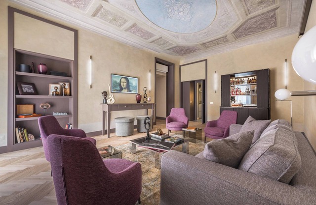 Awesome 4 Bed Deluxe Palazzo in central Florence with Complimentary Wine Tasting