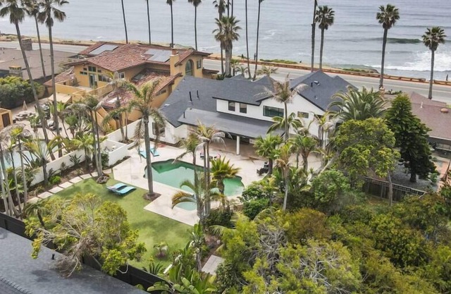 Iconic Sunset Cliffs Escape!