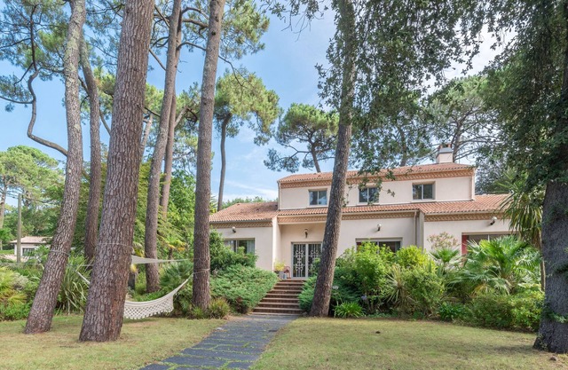 Ideal para familias, encanto, playa y centro a 300 m, jardín 2000 m2 ... y jacuzzi