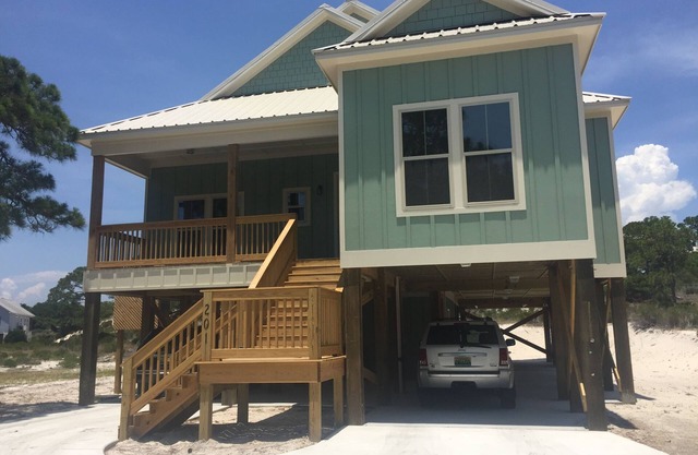 Nueva casa en hermosa comunidad cerrada frente al golfo