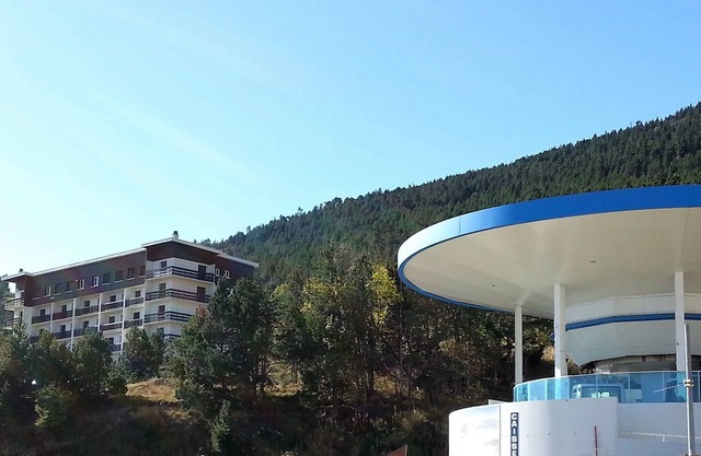 Idealmente ubicado a 100 metros del teleférico: esquí en invierno, ciclismo de montaña en verano