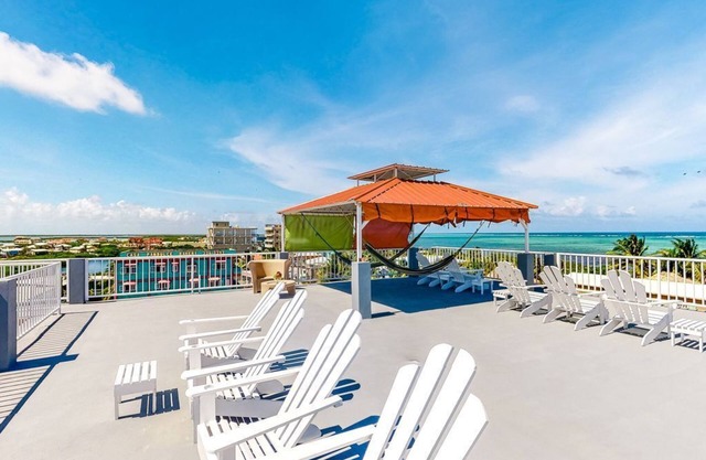 Apartamento frente al mar con cocina, terraza compartida - excelente ubicación