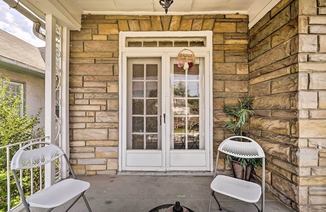 Ideally Located Apt w/ Balcony: Pet Friendly!
