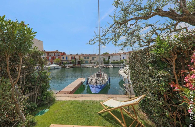Ideally located, close to beach, house 8 people