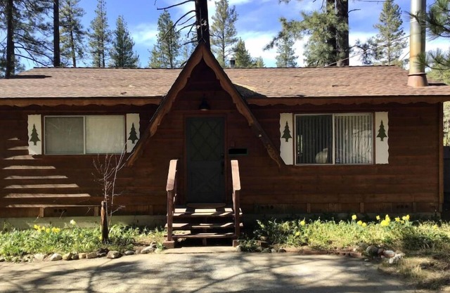 Idy Hus. Updated cabin near Idyllwild Arts and Town