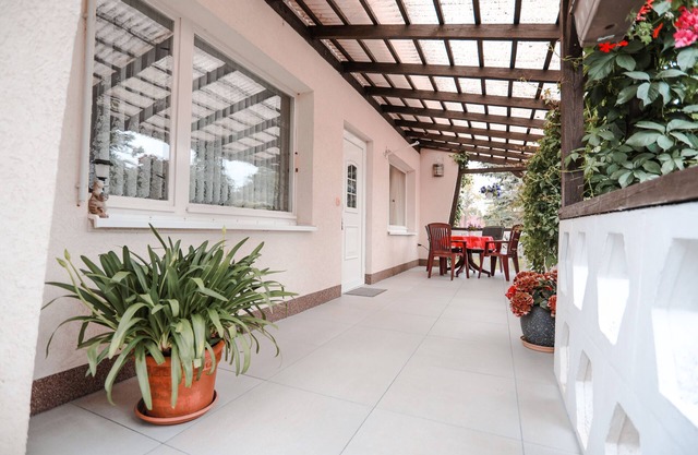 Idyllic bungalow in a quiet, wooded location