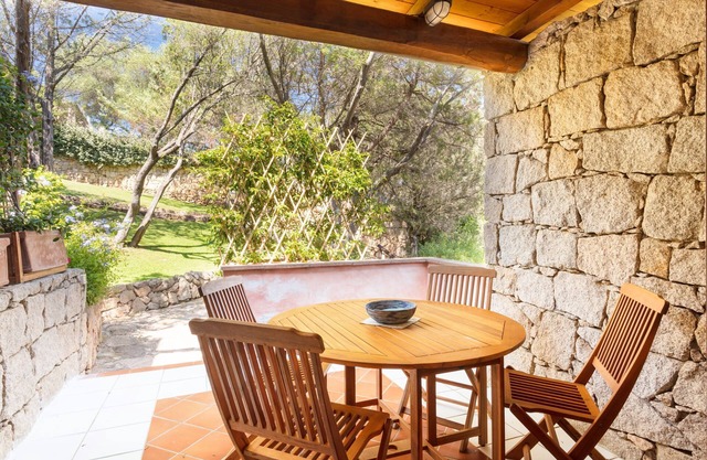 Idílica casa de vacaciones con jardín y terraza; aparcamiento disponible