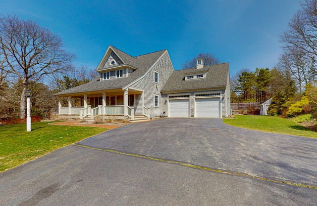 Idyllic home on half-acre with amazing location, 3 living areas, central AC, W/D