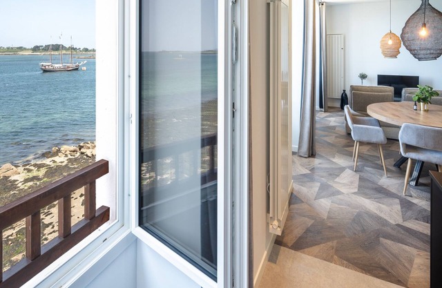 STAGADON ISLAND - Beautiful luxury flat with sea view