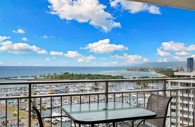 Ilikai 1802 Ocean Views 2 Q Bed,1 Q SofaBed