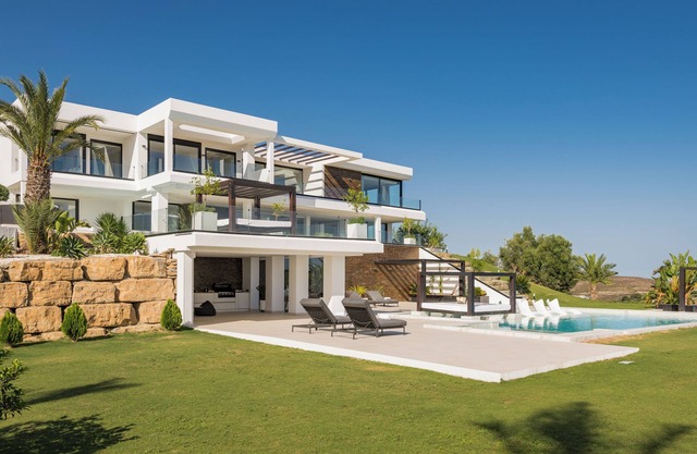 Immaculate Golf Course Villa with Amazing Views