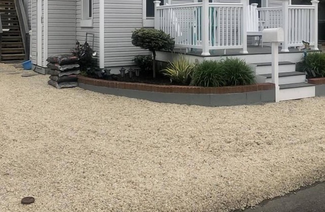 IMMACULATE DUPLEX - CLOSE TO BEACH AND BAY!