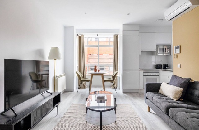 Immpecable Salamanca 1BR, near Plaza de Toros, by Blueground