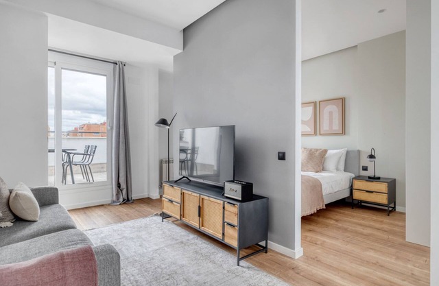 Immpecable Salamanca 1BR, near Plaza de Toros, by Blueground