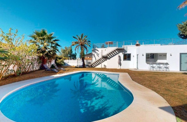 Impresionante villa de 4 dormitorios en Atalaya Isdabe