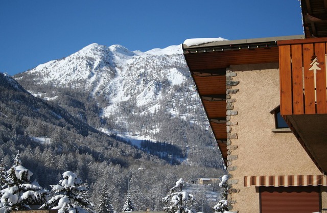 En un gran apartamentos de alquiler CHALET Serre Chevalier 1400