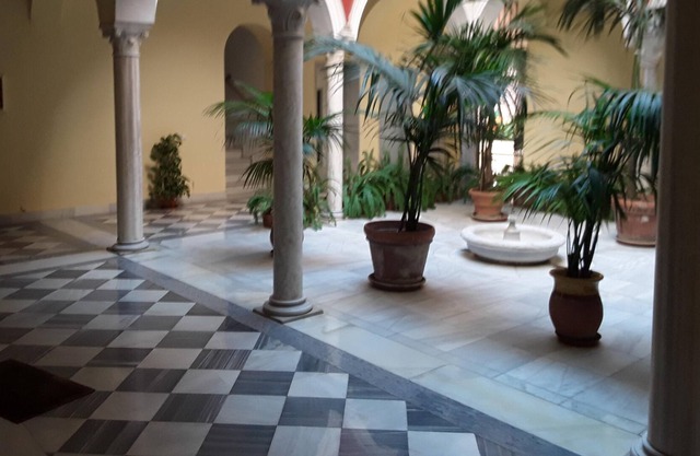 Frente a casa pilatos