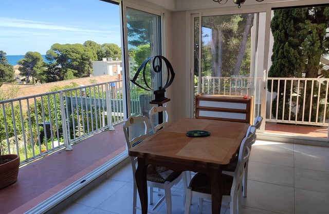 In Leucate / La Franqui, quiet area, very close to the sea and splendid view