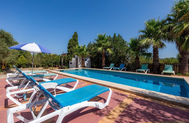 Casa rural con piscina - Can Garba