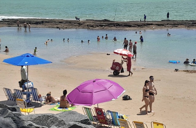 In the heart of Boa Viagem with views of Pracinha, it accommodates up to 3 guests.