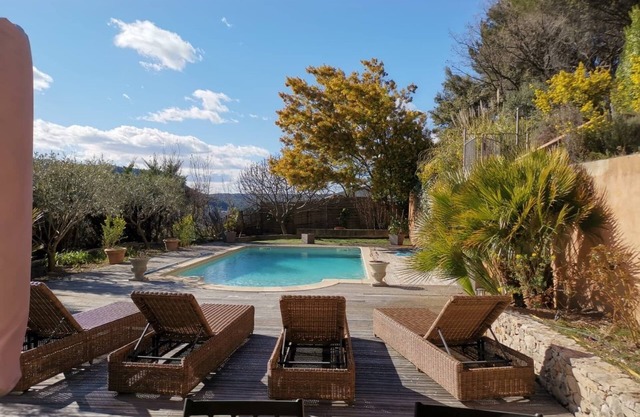 In the heart of Provence: Spacious villa with private pool and beautiful view