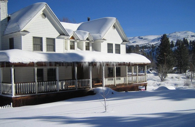 En la pintoresca ciudad de Markleeville. Cerca de Tahoe, Kirkwood y Heavenly
