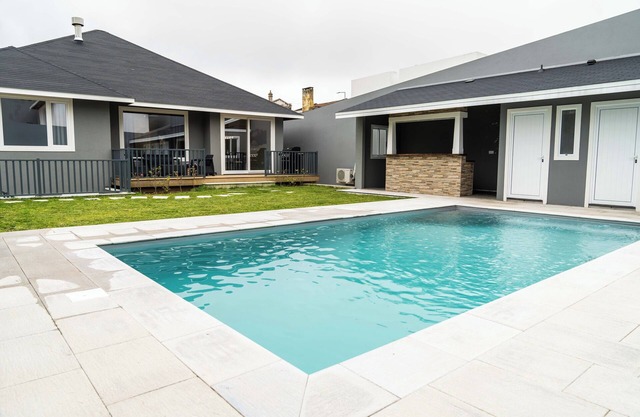 Incense - Newly built house with beautiful backyard,pool and mountain/ocean view